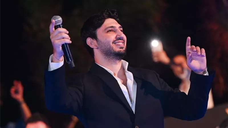 بالصور .. محمد فضل شاكر يتخطى سقف التوقعات ويتألق فى أولى حفلاته فى العلمين الجديدة بحضور كامل العدد