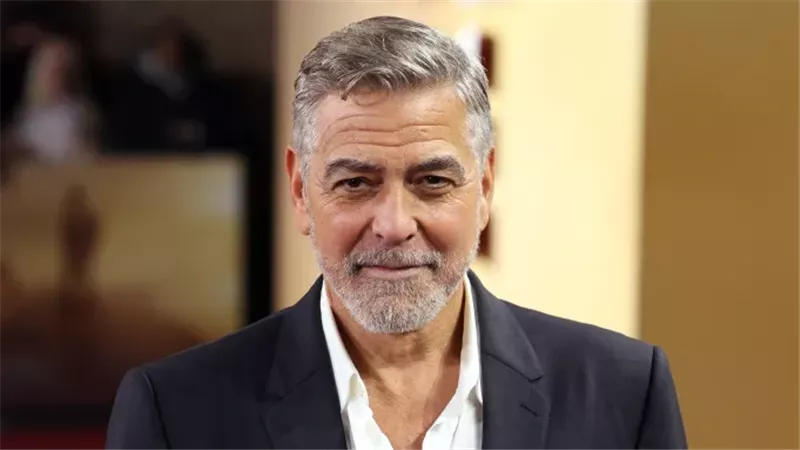 ثلاثة مواعيد لعرض فيلم جورج كلوني الجديد Jay Kelly 