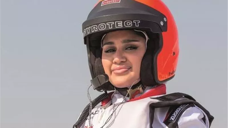 إنجاز إماراتي جديد.. علياء عبدالسلام تشارك للمرة الأولى في بطولة العالم للفورمولا 4 المائية 