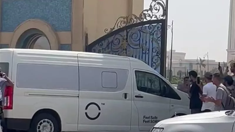 وصول جثمان مدير التصوير الراحل تيمور تيمور إلى مسجد المشير طنطاوي لتشييعه إلى مثواه الأخير