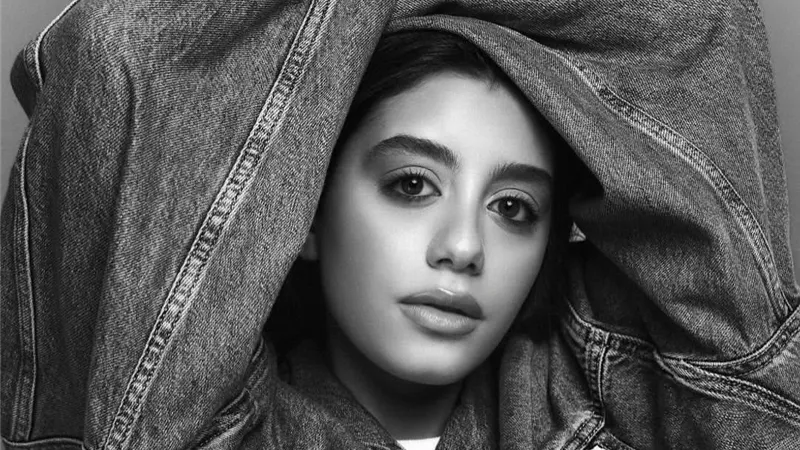 ياسمينا العبد تتعاون مع Calvin Klein في جلسة تصوير جديدة