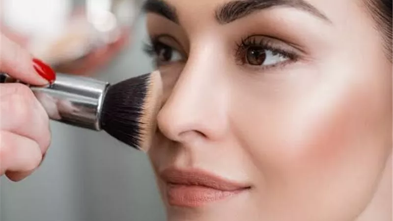 في الموجة الحارة.. 5 خطوات تضمن لكِ مكياجًا ثابتًا في الأفراح المفتوحة 