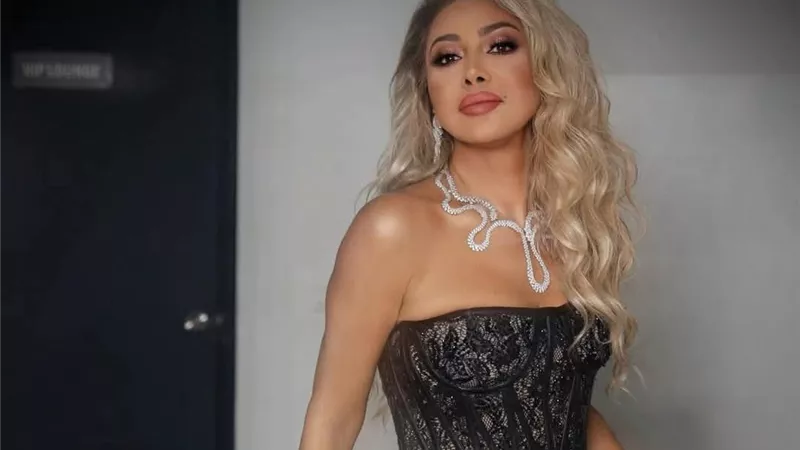 نوال الزغبي بإطلالة سوداء جريئة من توقيع ابنتها