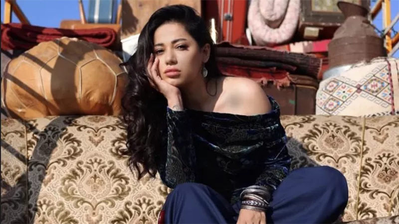 رحمة رياض تفاجئ جمهورها بصور وكواليس 