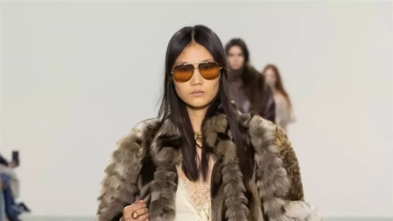 Chloé تطلق حملتها الشتوية لعام 2025 لقاء بين الإبداع والتاريخ في قلب الريفييرا الفرنسية 