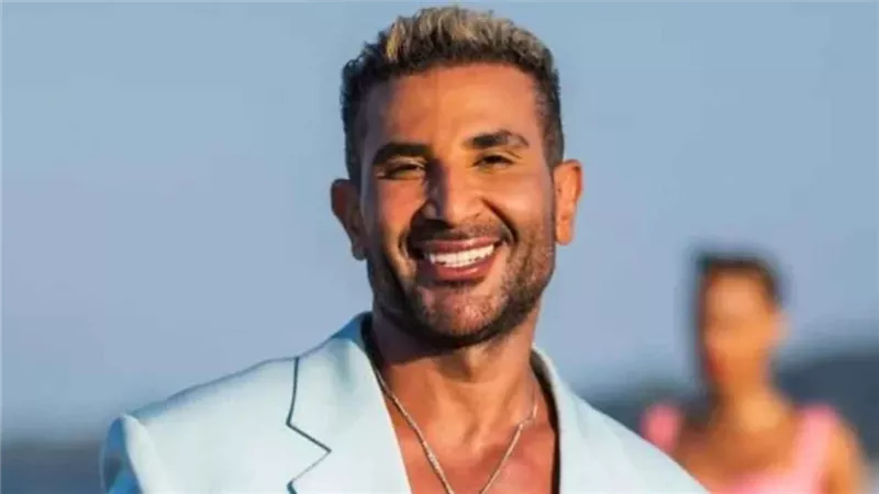 أحمد سعد يوثق لحظاته مع ابنتيه في أول يوم دراسي|فيديو
