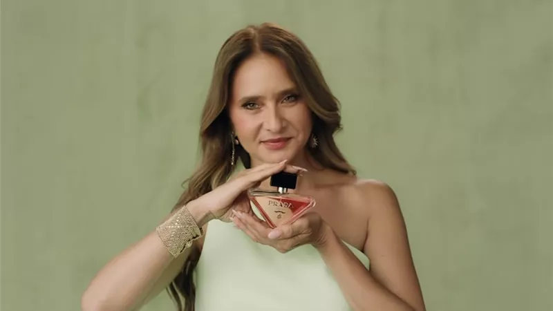 نيللي كريم الوجه الرسمي لبرادا بيوتي في مصر  بالتزامن مع اطلاق عطر Prada Paradoxe 