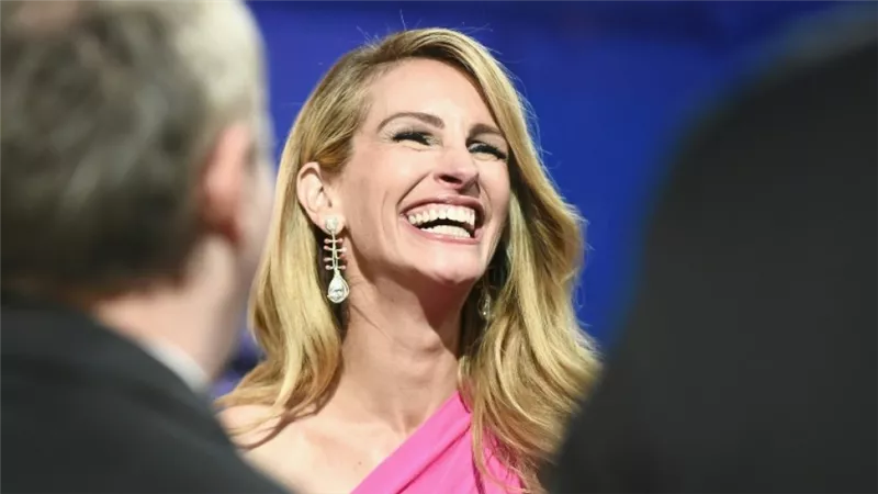 جوليا روبرتس تتصدر الترند بعد دعمها حملة Me Too في فينيسيا السينمائي 