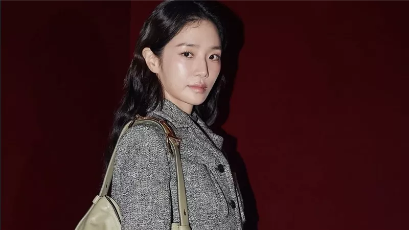 بارك غيو يونغ ولي يونغ آي ونارين يتألقن في افتتاح السلسلة الرابعة من Gucci Osteria Seoul