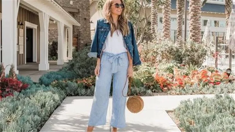  إطلالة أنيقة ومنعشة: سر تألقتا crop pants هذا الموسم