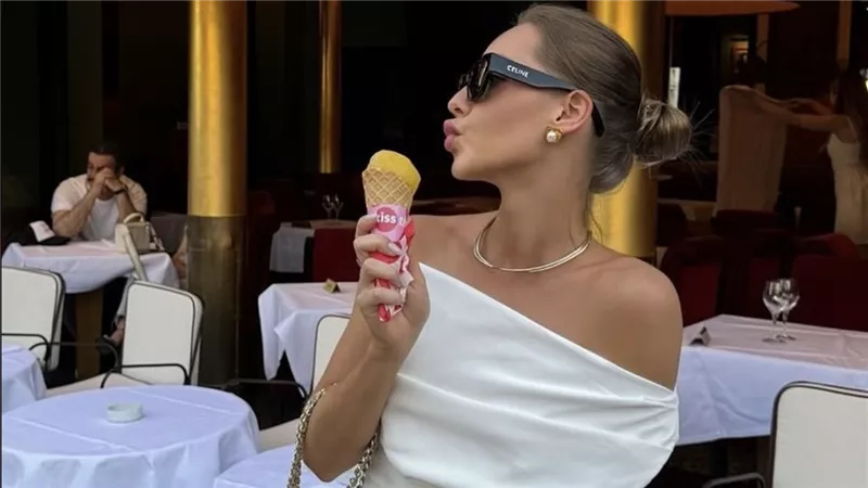 الأناقة تلتقي بالأنوثة: Bardot Top يتصدر صيحات الموسم