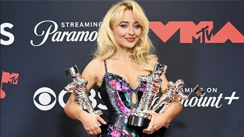 الجرأة تتصدّر: أبرز إطلالات النجمات في MTV VMAs 2025
