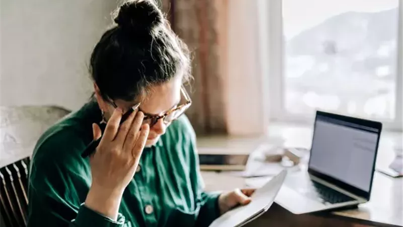  علامات تحذيرية تشير إلى أن مستويات الكورتيزول لديك قد تكون مرتفعة للغاية