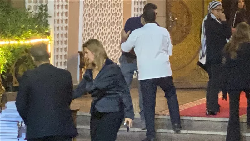 نجوم الفن يقدمون واجب العزاء في المطرب الراحل عمرو ستين بحضور يسرا ووفاء عامر