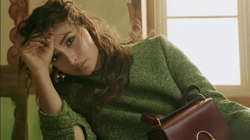 	حقيبة Gucci Horsebit 1955 Aura تخطف الأنظار بإطلالة سفيرة الدار  عليا بهات 