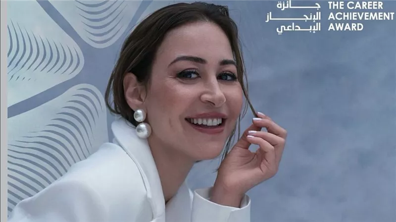 منة شلبي تحصد جائزة الإنجاز الإبداعي في الدورة الثامنة من مهرجان الجونة