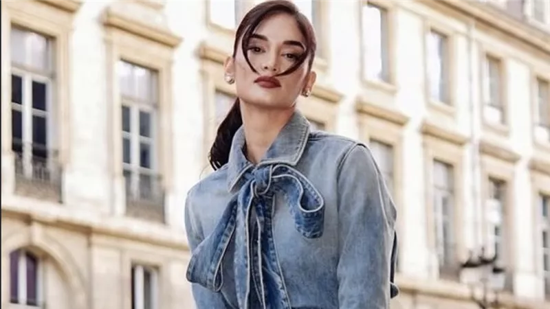 من التسعينيات إلى 2025.. عودة قوية لموضة denim on denim