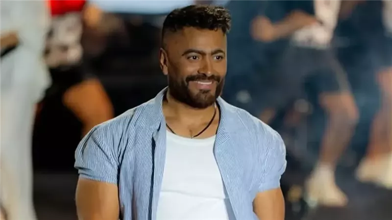 تامر حسني يصل البحرين استعدادًا لحفله الليلة
