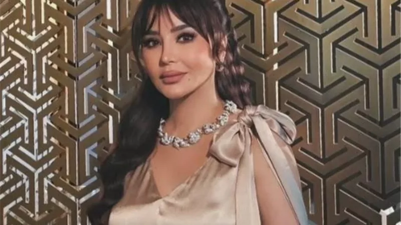 ببصمةTiffany & Co لجين عمران تخطف الأنظار بإطلالة ذهبية راقية 