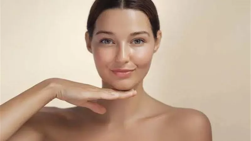 علاج الإنزيمات… الصيحة التجميلية التي خطفت الأضواء في عالم المشاهير