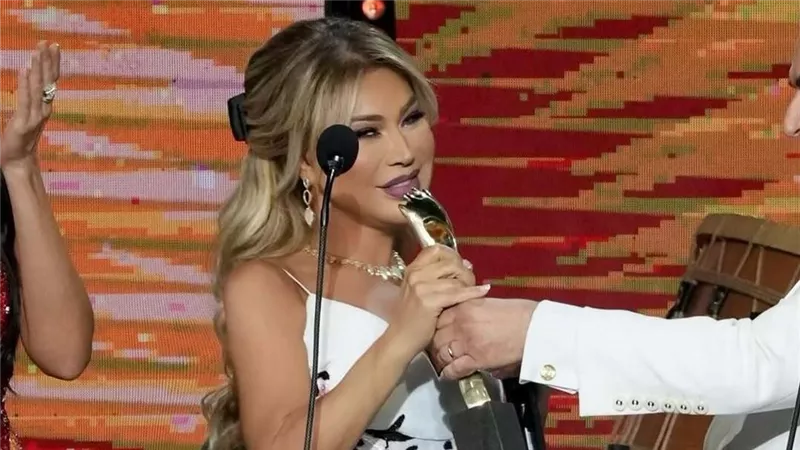 خاص .. بعد تكريمها في موركس دور .. نوال الزغبي : اشعر اني افضل مطربة عربية من سنة 2000