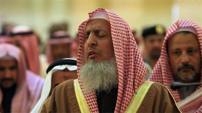 وفاة مفتي عام السعودية الشيخ عبد العزيز آل الشيخ