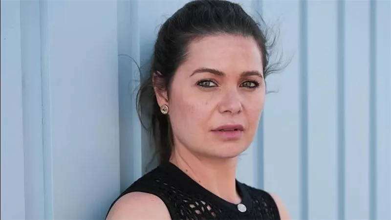 يسرا اللوزي تعود إلى خشبة المسرح بعرض 