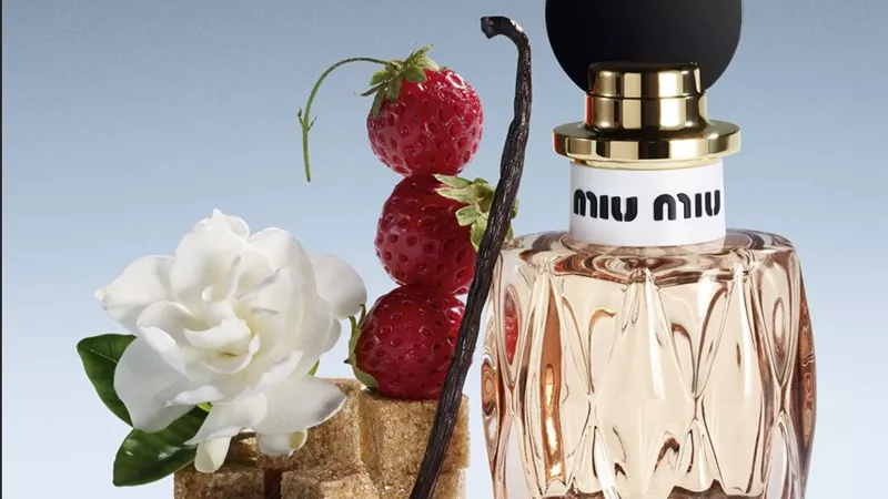 Miu Miu تحتفل بإطلاق عطرها الجديد “Miutine” مع إيما كورين في أمسية خاص