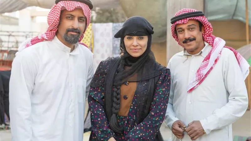 مؤلفة 