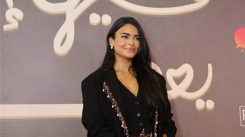 أسماء جلال ومصطفى غريب يخطفان الأنظار في العرض الخاص لفيلم «فيها إيه يعني»