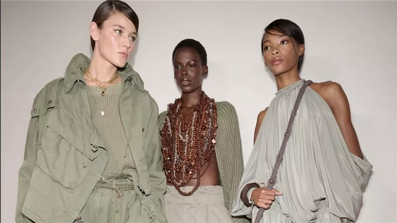 ألوان الأرض تسيطر على منصة عرض Balmain في أسبوع الموضة بباريس بتوقيع أوليفييه روستينغ