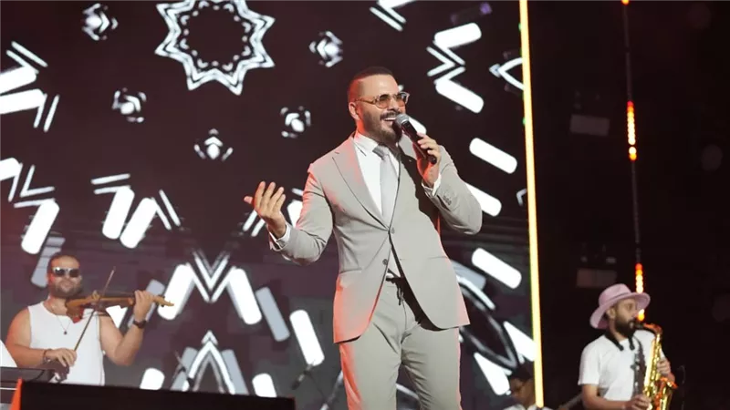 رامي عياش يُشعل حفل تخرج جامعة فاروس بالإسكندرية وسط حضور جماهيري ضخم