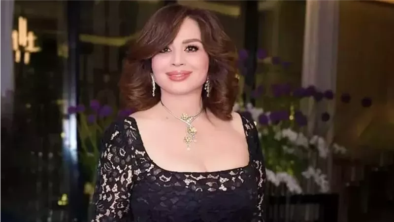 أكتوبر الوردي.. إلهام شاهين تشيد بدور الفن في التوعية بسرطان الثدي