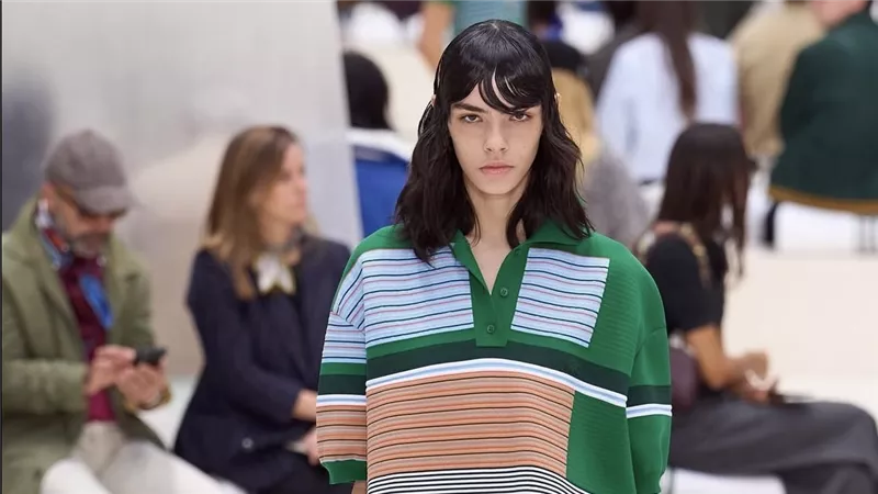 Lacoste تحتفي بروح الرياضة والأناقة في عرض “The Locker Room” ضمن أسبوع باريس للموضة لربيع وصيف 2026