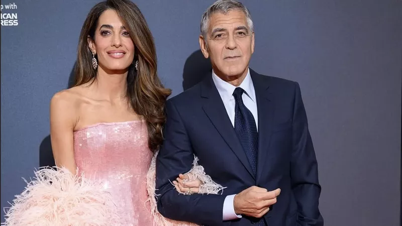 	أمل كلوني تخطف الأنظار بأناقة كلاسيكية في مهرجان لندن السينمائي إلى جانب جورج كلوني