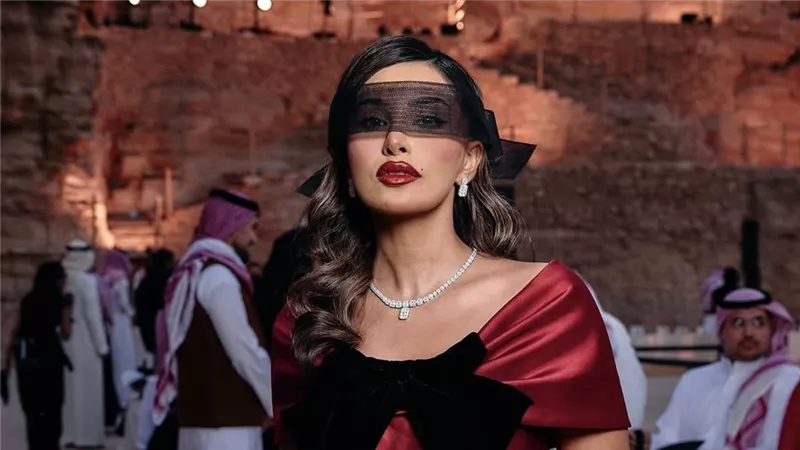 الأناقة تُعلن حضورها: نجوم الرياض يتألقون في مدارج RiyadhFashionWeek