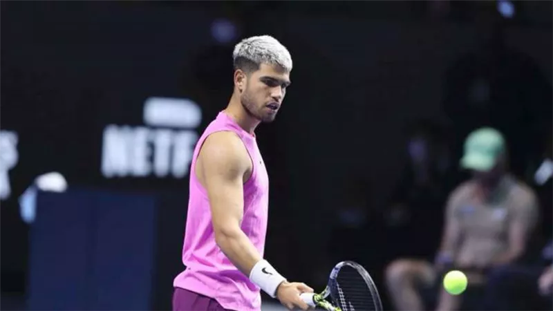 ألكاراز ضد سينر نهائي Six Kings Slam يعيد إثارة العام الماضي