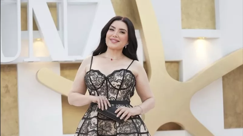 إطلالة لافتة لعبير صبري خلال عرض فيلمHappy Birthday  في مهرجان الجونة