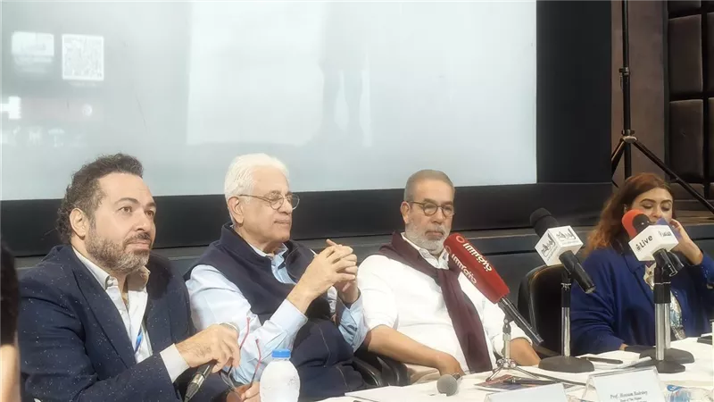 مدحت العدل يشارك في المؤتمر الصحفي لملتقى القاهرة الدولي للمسرح الجامعي في دورته السابعة
