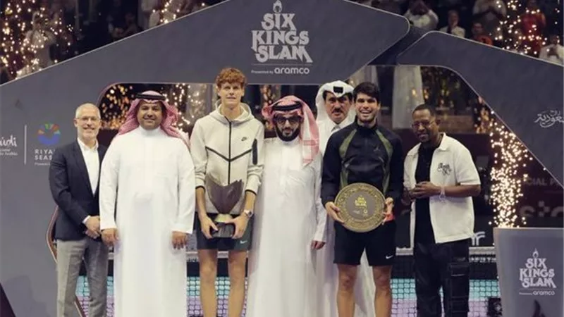 سينر يكرر الإنجاز ويتوج بلقب Six Kings Slam للمرة الثانية