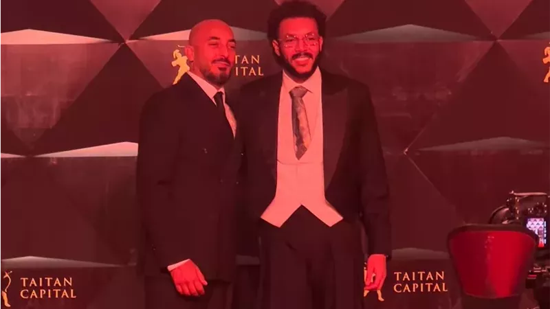 أبو وهشام عباس وويجز وآمون ستار.. أبرز حضور حفل الجرامي في الأهرامات