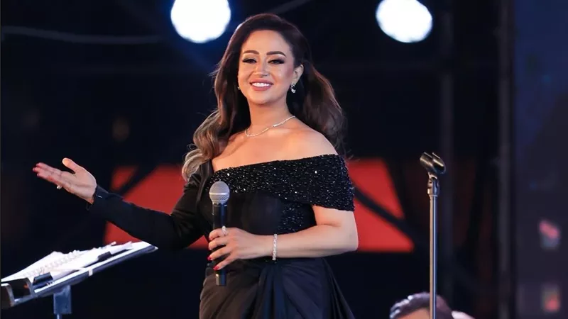 ريهام عبد الحكيم تتألق بفستان أسود فاخر من توقيع أيمن لحموني في مهرجان الموسيقى العربية