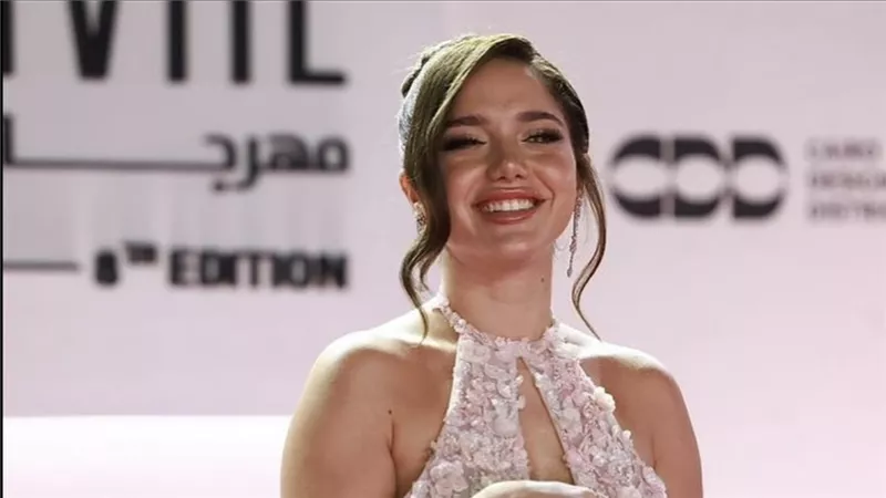 	بعد أزمة صحية قصيرة.. رنا رئيس تعود للجمهور بإطلالة مبهرة في ختام الجونة السينمائي