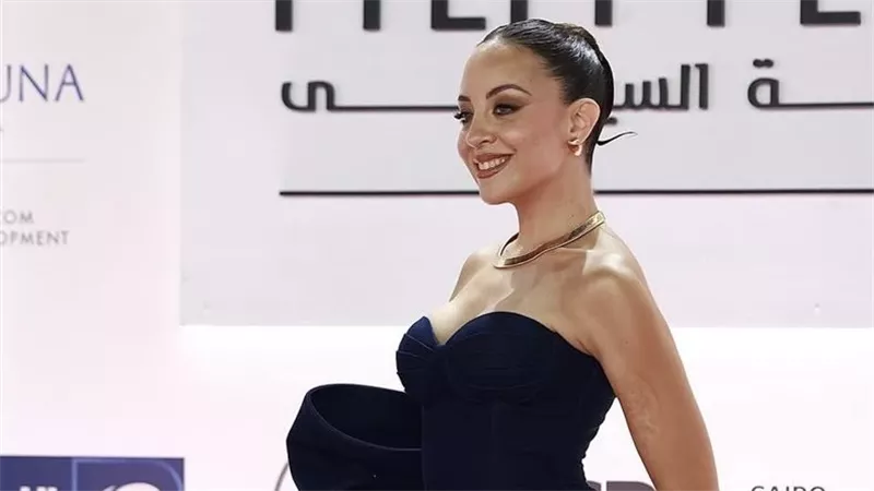 	مريم الخشت تخطف الأنظار بفستان كحلي أنيق في ختام مهرجان الجونة السينمائي