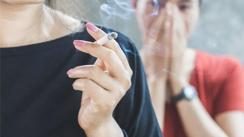 التدخين قد يُسبب تلفًا لا رجعة فيه للعين.. إليك السبب