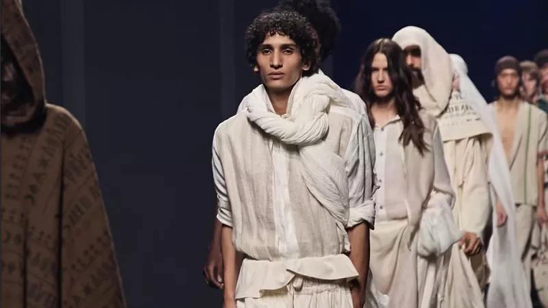 عرض RBA يعبّر عن هوية عصرية مستوحاة من الطبيعة ودفء التفاصيل ضمن فعاليات RFW