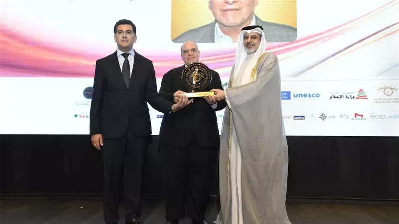 تكريم المنتج صادق الصبّاح في الملتقى الإعلامي العربي الـ21 ببيروت
