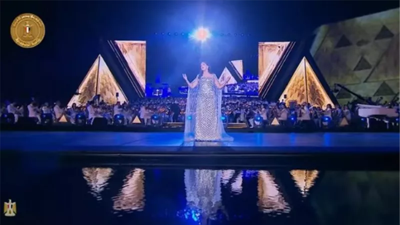السوبرانو المصرية العالمية فاطمة سعيد تقدم فقرة غنائية في حفل افتتاح المتحف الكبير