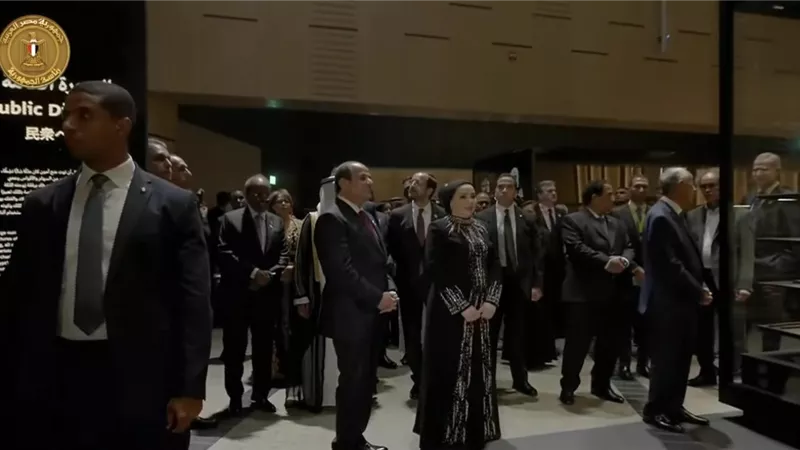 الرئيس عبد الفتاح السيسي يصطحب ضيوف احتفالية المتحف المصرى الكبير في جولة بالمتحف عقب افتتاحه