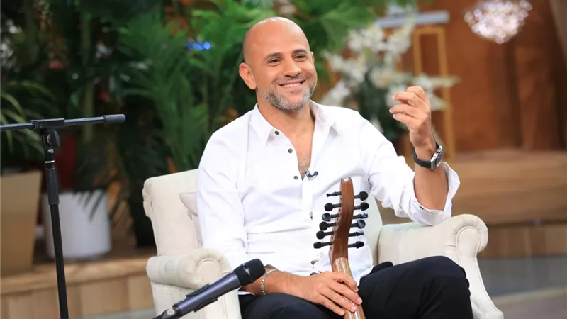 بعد تحقيقها 125 ألف مشاهدة.. عزيز الشافعي يحتفل بتصدر أغنيته 